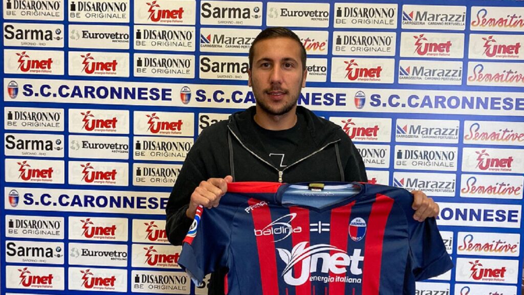 Francesco Esposito nuovo centrocampista della Caronnese
